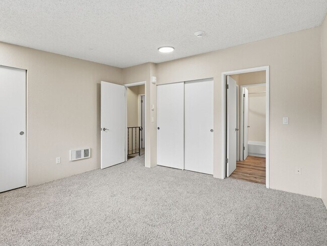 Building Photo - 6005