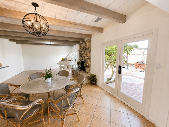 Building Photo - Beautifully Upgraded Los Altos Home!