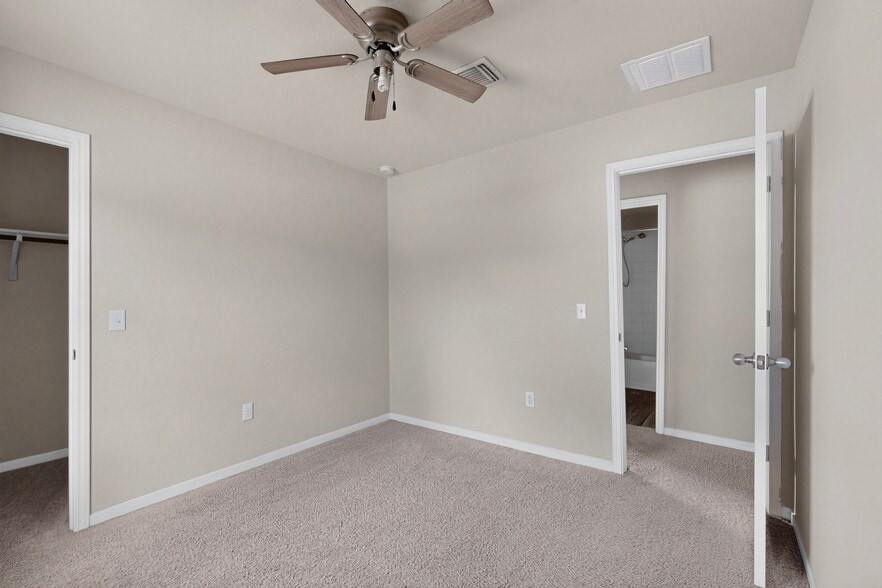 Building Photo - 402 Pentire Way