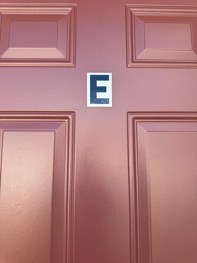 Building Photo - One Bedroom Apartment