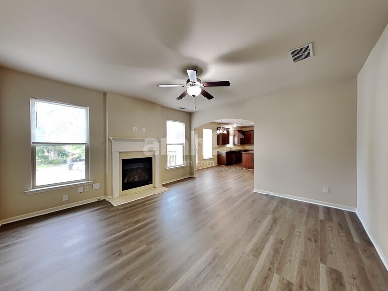 Building Photo - 491 Twain Cir