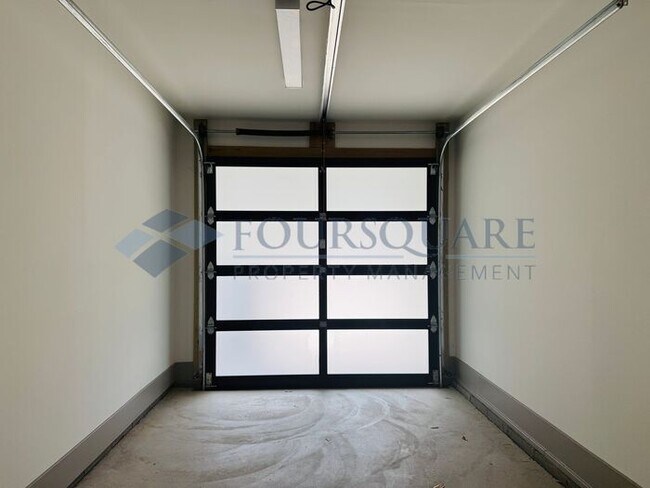 Building Photo - Modern 4-Bed / 4 Bath Townhome with Fireplace, Outdoor Spaces & Fenced Yard – Inside the Beltline...