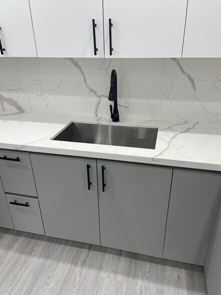 Kitchen Sink - 1110 SW 31st St