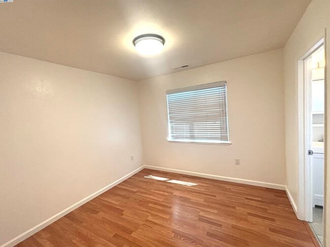 Building Photo - 3428 San Marino Ave