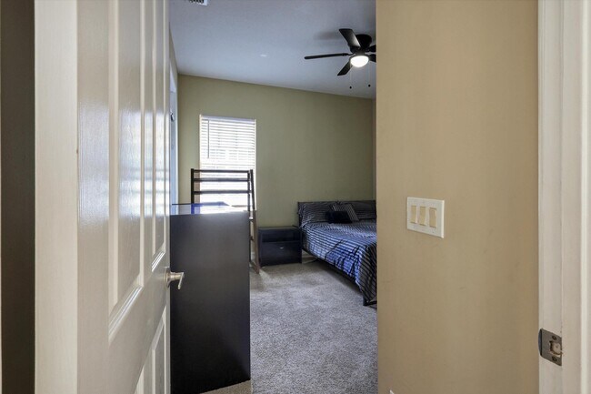 Building Photo - 10640 NW 83rd Ct