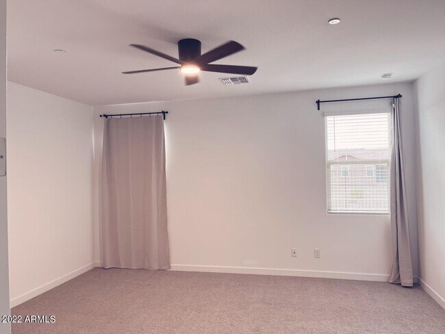 Building Photo - 31962 N 125th Ave