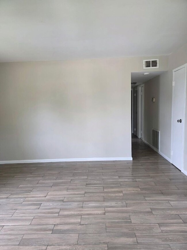 Building Photo - 464 Robinson Dr