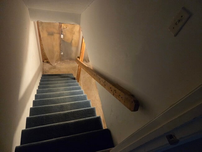 Building Photo - 16 River Rd