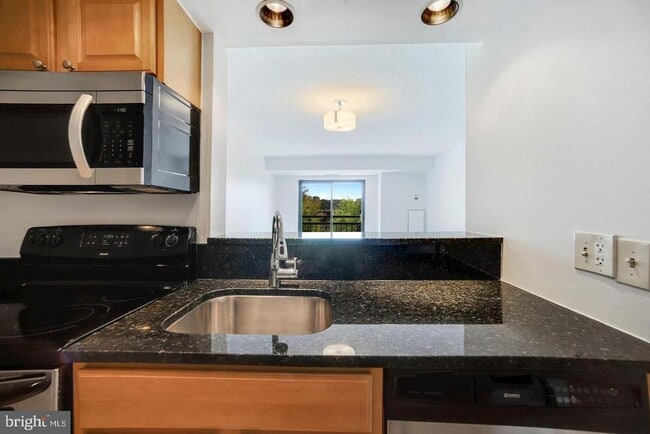 Building Photo - 2111 Wisconsin Ave NW