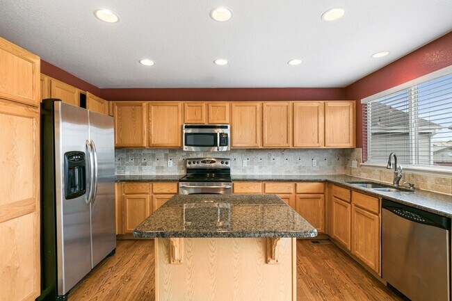 Building Photo - Large House in Parkview Highlands!