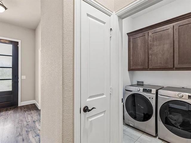 Building Photo - 905 Sedona St