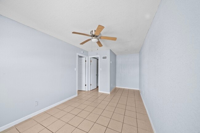 Building Photo - 904 Beverly Ave