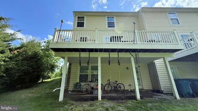 Building Photo - 1228 Madison Ln