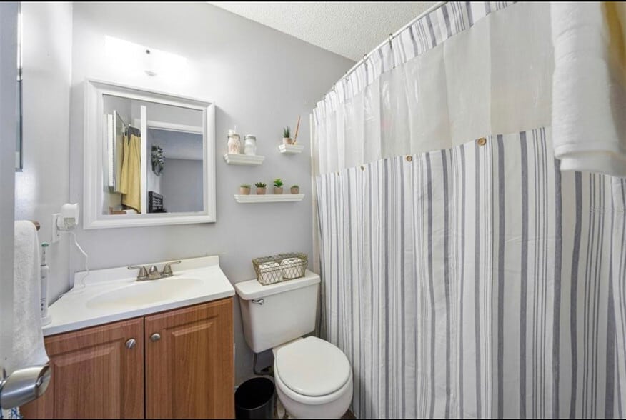 Building Photo - 5103 SE 42nd Trce