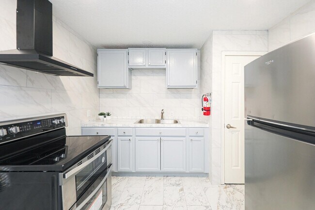 Building Photo - 1920 Madison St