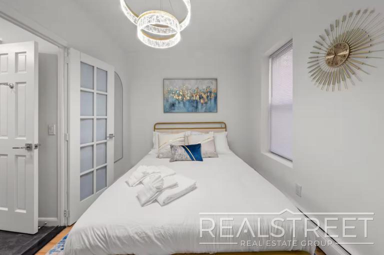 Building Photo - Modern 2BR/1BA in Prime Lower Manhattan | Fast Access to Midtown & Google HQ