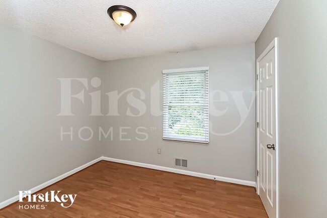 Building Photo - 1688 Independence Dr