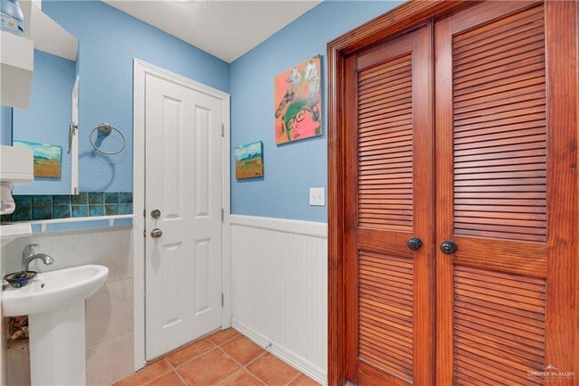 Building Photo - 24 Sunflower Ave