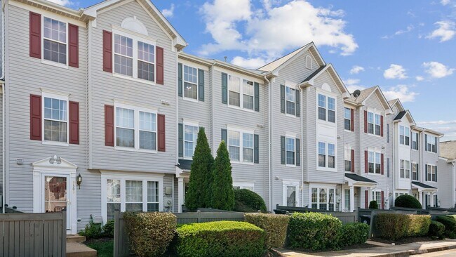 Building Photo - Discover the charm of this beautifully upd...