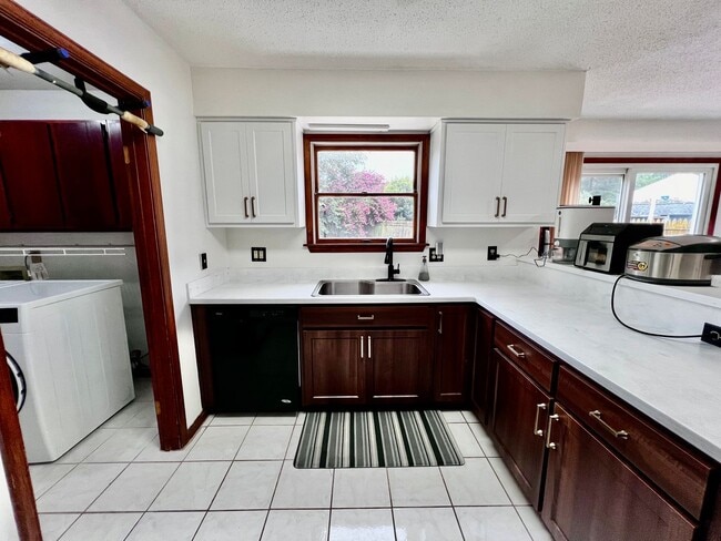 Building Photo - Spacious 3 bedroom home in Wesleyan Chase