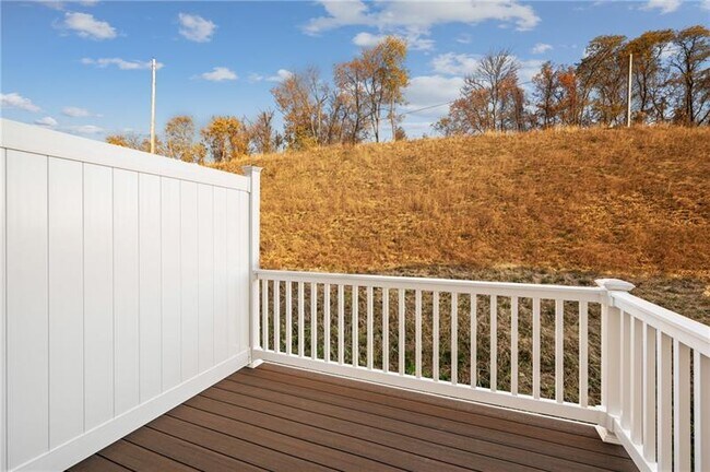 Building Photo - 204 Scenic Dr