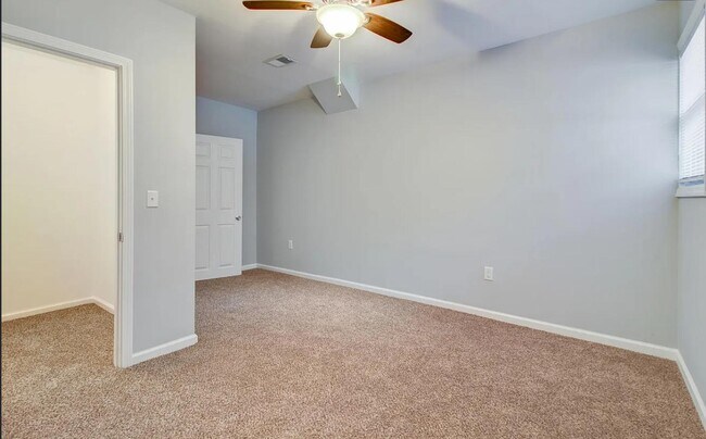 Building Photo - 403 Fairington Dr