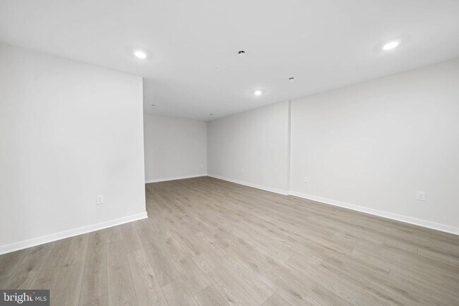 Building Photo - 258 Talucci Dr