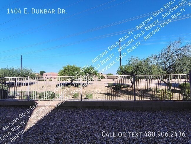 Building Photo - 1404 E Dunbar Dr