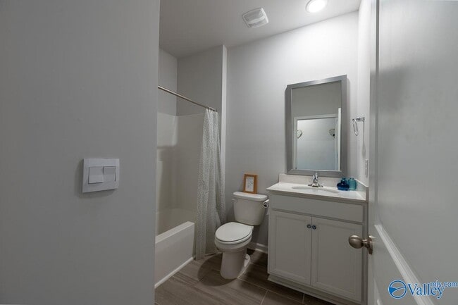 Building Photo - 331 Jackson Pt Cir