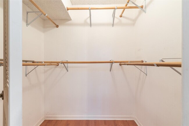 Building Photo - 8940 S Hollybrook Blvd