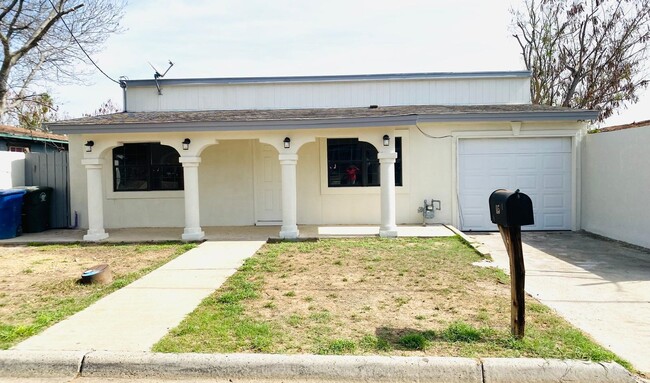 Primary Photo - 115 S Urbahn Ave