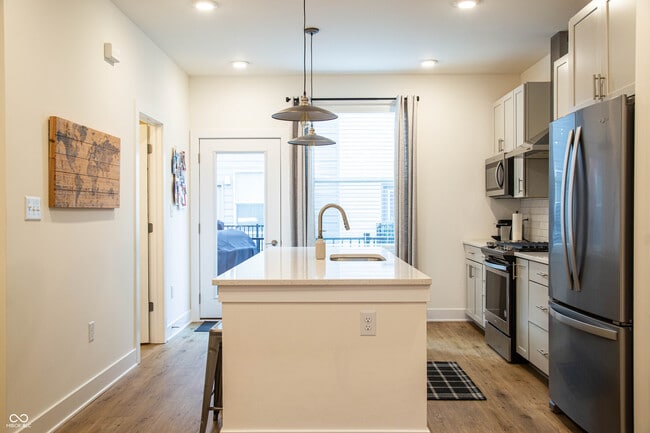 Building Photo - 743 Bates St