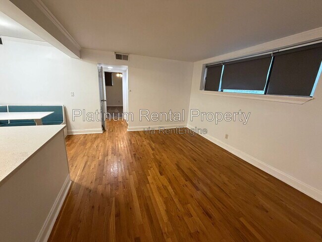 Building Photo - 870 Glendale Terrace NE