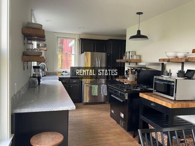 Building Photo - 5 bedroom in Stowe VT 05672