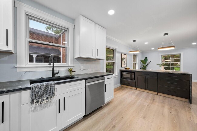 Building Photo - 2583 Wexford Rd