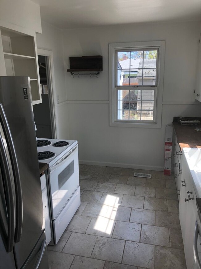 Building Photo - Charming 3 Bed/1 Bath Home in Downtown New...