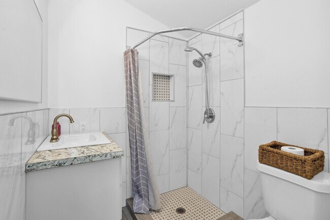 Building Photo - 1102 Mosher Ln