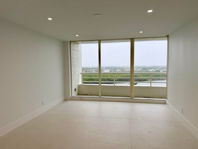 Building Photo - 4201 N Ocean Blvd