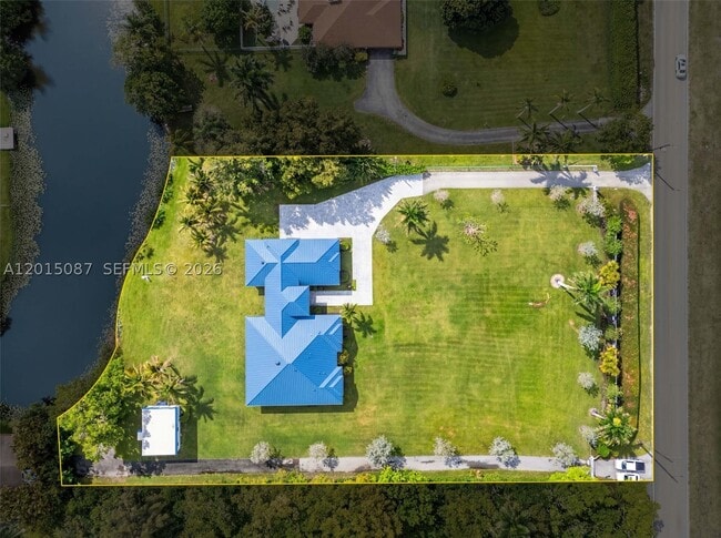 Building Photo - 2400 SW 112th Ave