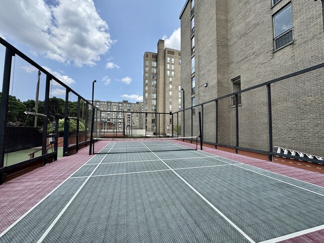 Building Photo - 33 Pond Ave