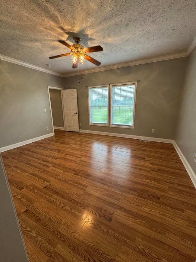 Building Photo - Charming 3 Bed, 2 Bath Home in Maiden – Pe...