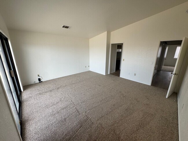 Building Photo - Beautiful home in Desert Knolls area