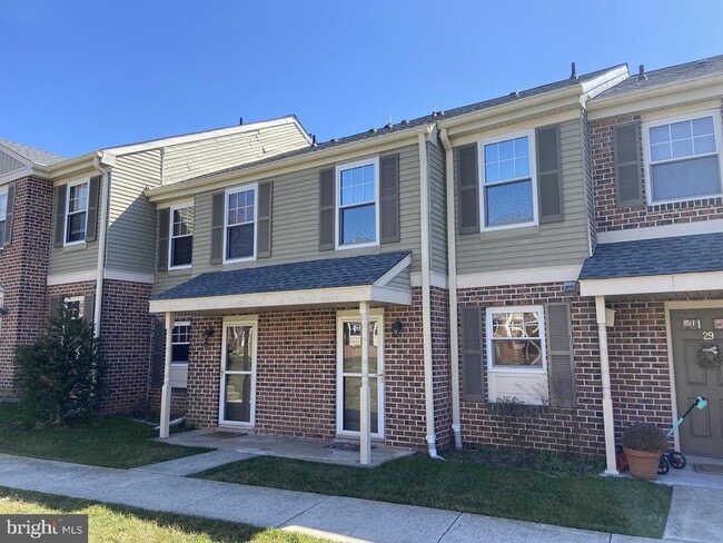 Building Photo - 27 Barclay Ct