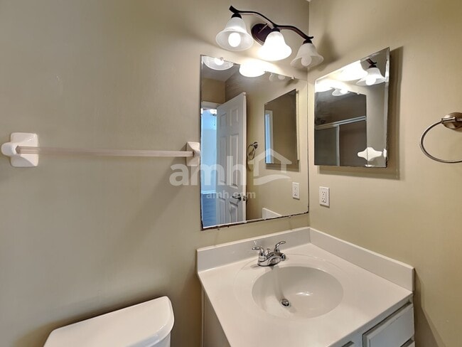 Building Photo - 5505 Dietrich Ave