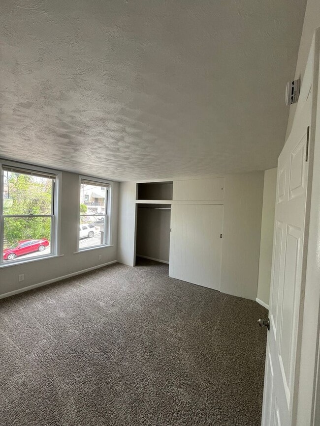 Building Photo - Large 2 Bed, 1 Bath Home, with Office/Bonus Room! Available Now!