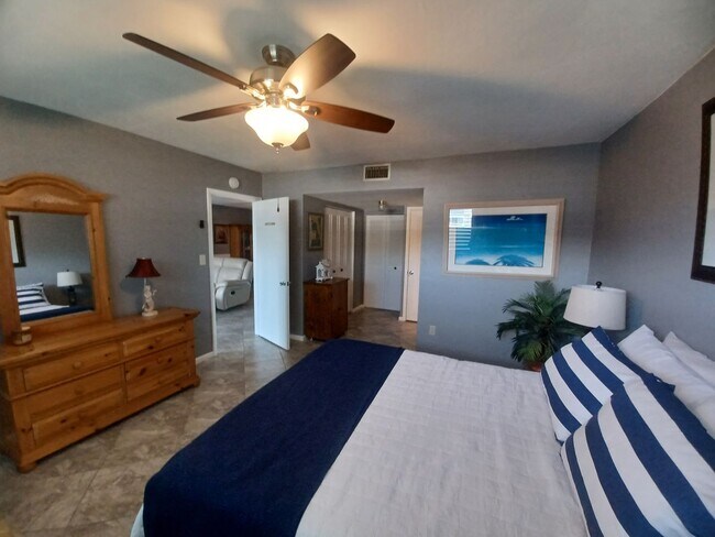 Building Photo - Ocean view FULLY FURNISHED 2+ / 2 with Boa...
