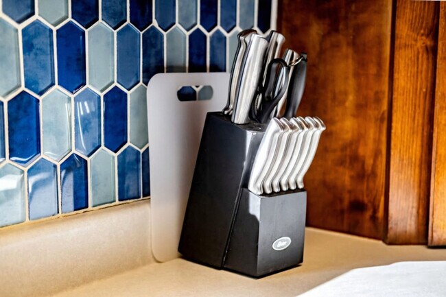 Building Photo - 170 E 100 N