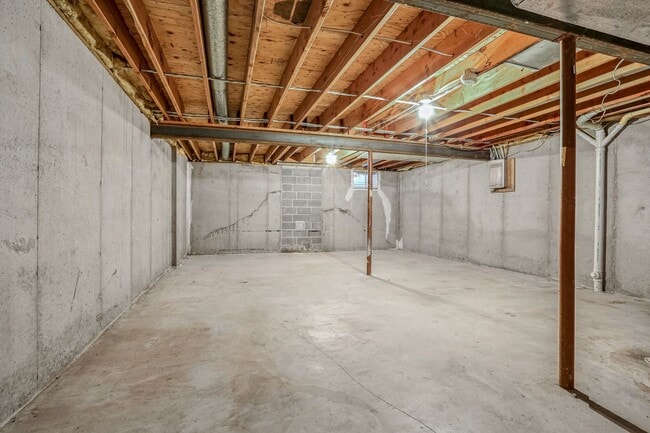 Building Photo - 10814 W 116th St
