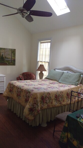 Building Photo - 121 3rd St