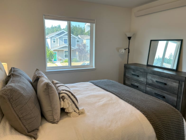 Building Photo - 1589 NW 5th Ave